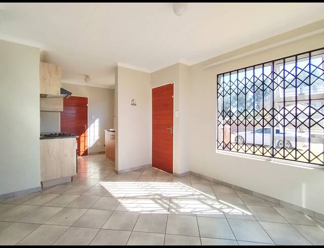3 BEDROOM FREESTANDING TO LET IN BRENTHURST